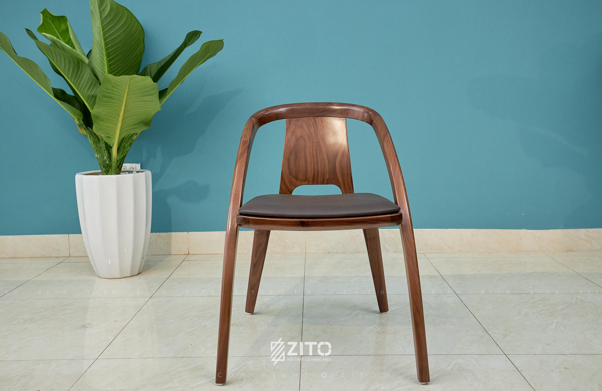 Ghế ăn ZGA 611 gây ấn tượng bởi đường cong uốn lượn tinh tế, tạo nên tổng thể nhẹ nhàng và hiện đại cho không gian phòng ăn